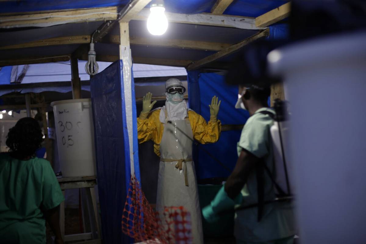 OMS declara alto el riesgo de epidemia de ébola en África Occidental