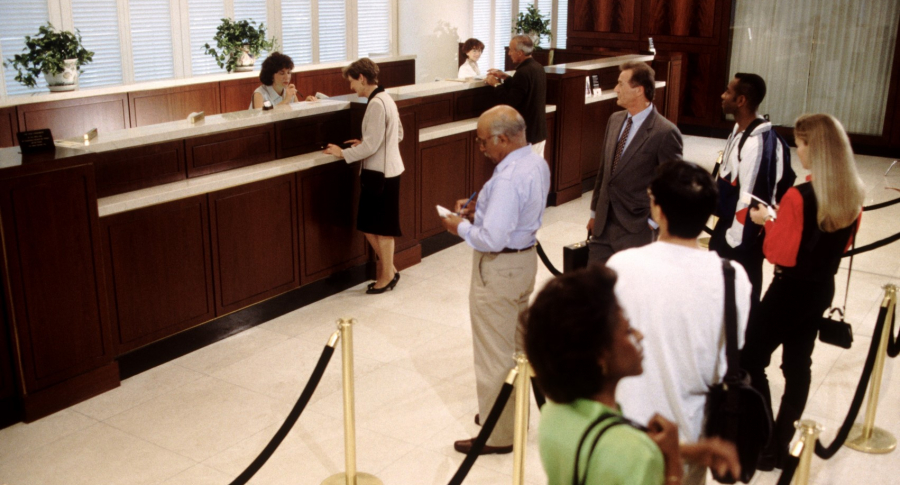 “Están inundados de dinero”: los bancos ya no quieren más plata y sorprenden a clientes