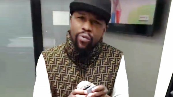 Mayweather regala Rolex de diamantes a su nieto; le ocupa medio brazo
