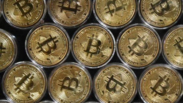 Precio del bitcóin alcanza un nuevo máximo histórico y supera los US$54mil