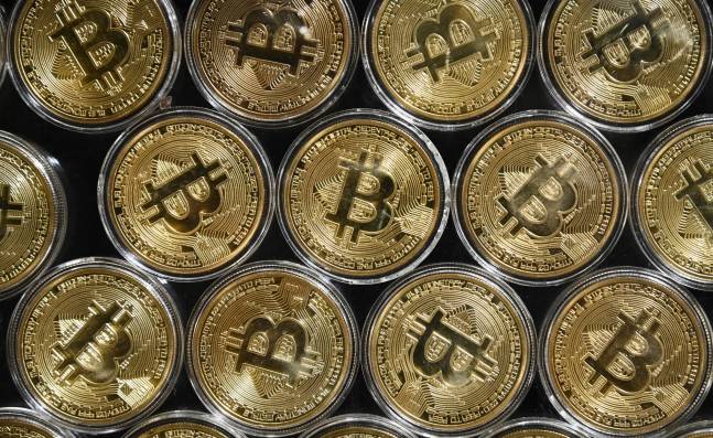 Precio del bitcóin alcanza un nuevo máximo histórico y supera los US$54mil