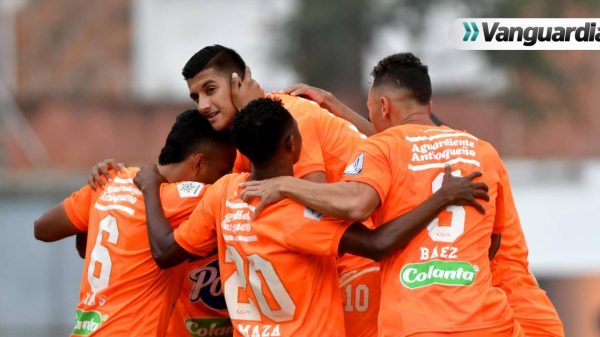 Envigado derrota al Atlético Bucaramanga 1-0 bajo la mirada de Luis Fernando Suárez