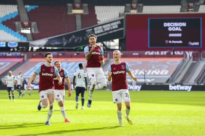 Injusta pero al fin derrota: West Ham castiga a Tottenham y a Dávinson