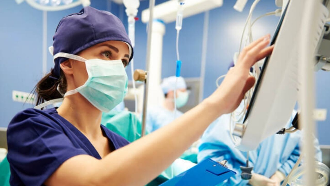 Reabren escuelas de medicina en CDMX para que estudiantes obtengan su título