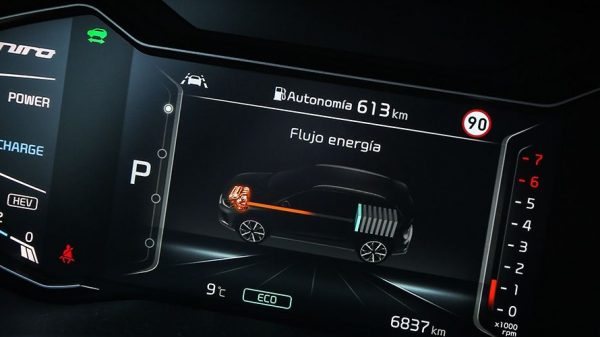 ¿Merece comprar un coche híbrido enchufable? 10 claves a tener en cuenta