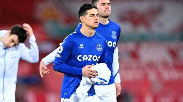 Ancelotti libera a James y Everton se ilusiona con Europa