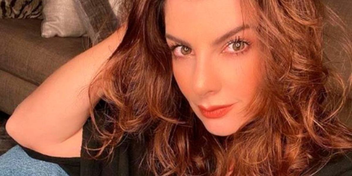 Con la cabellera rubia y muy corta, Carolina Cruz lució irreconocible ante sus seguidores