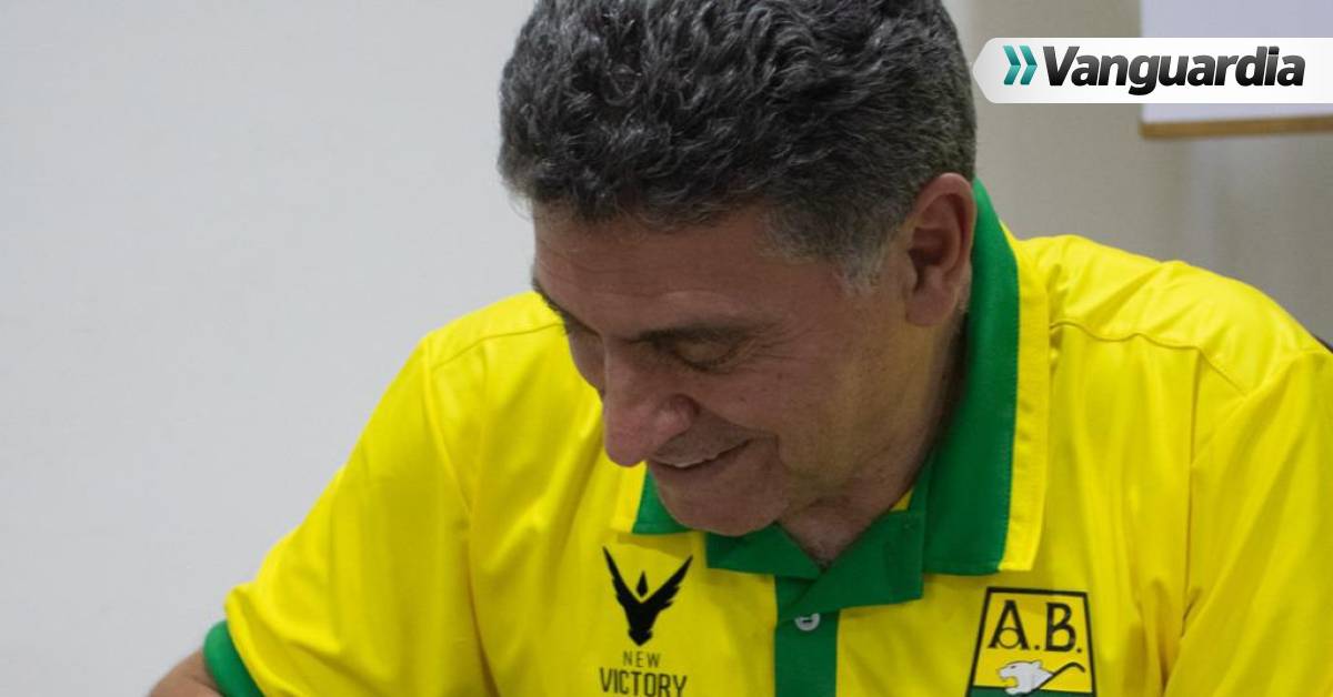Luis Fernando Suárez firmó su contrato como DT de Atlético Bucaramanga