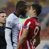 Luis Suárez ya no muerde: agredió a defensor de Chelsea en Champions