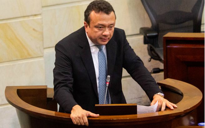 Corte Suprema continuará investigando a Eduardo Pulgar, pese a su renuncia al Senado