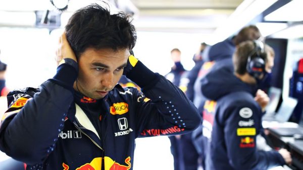 Helmut Marko halaga a Sergio Pérez tras sus primeros días en Red Bull