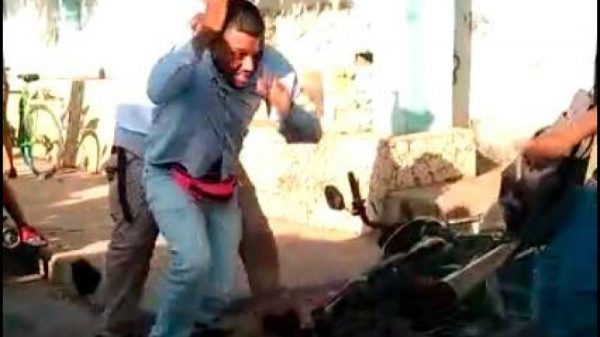 [Video] Mototaxista y conductor de Transcaribe se van a los golpes