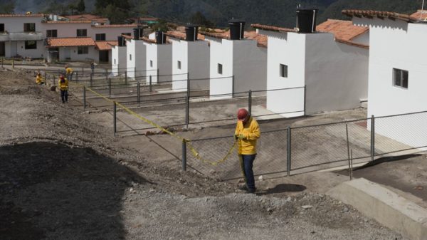 ¿Piensa comprar vivienda? Estas son las tasas de interés que ofrecen los bancos | La Opinión