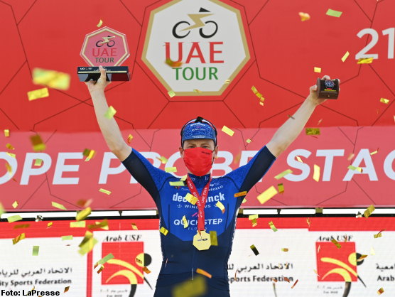 Tour de los Emiratos: Sam Bennett también gana la sexta etapa, Tadej Pogacar sigue de rojo