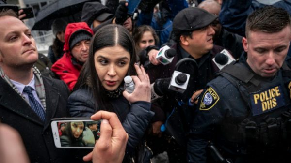 Emma Coronel, esposa de ‘el Chapo’, no fue arrestada: se entregó para ser testigo protegida