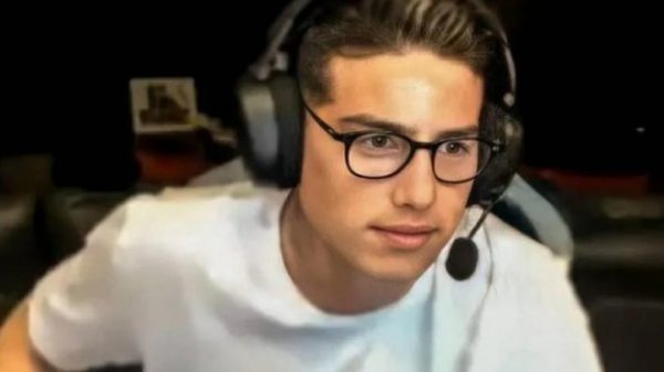James sorprende en Twitch con un nuevo look