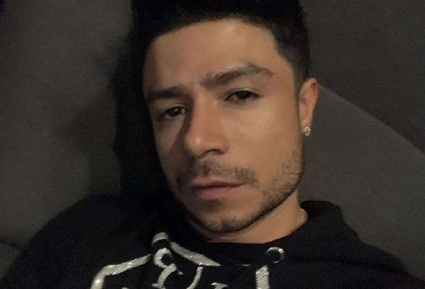 Daniel Calderón, vestido como mujer, imitó icónica patada de Marcela Reyes