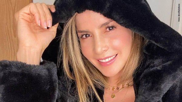 Carmen Villalobos enamora con foto en bikini rojo acostada en una red