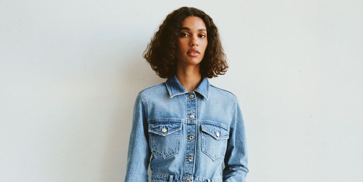 Este mono vaquero de Zara es la prenda perfecta para entretiempo