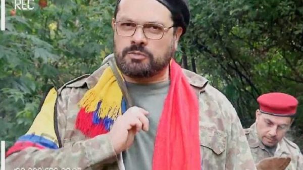 Exigimos que cuando los papás le quiten el celular al hijo no lo revisen: ‘Guerrillero’