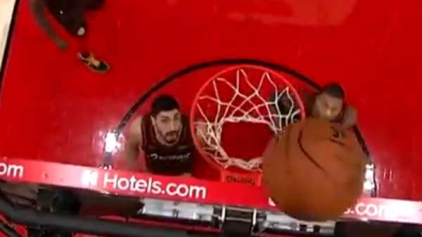 ¿Brujería? El inexplicable efecto que tomó lanzamiento de Stephen Curry en la NBA