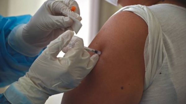 Dosis para segunda aplicación al personal de salud llegarían a Cali la próxima semana