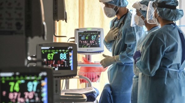Cepa brasileña es más agresiva y con tendencia mortal en jóvenes: médico sobre situación en Leticia