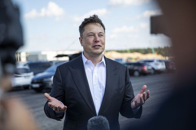 Elon Musk pierde US$27.000 millones y sus ganancias récord se desvanecen