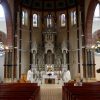 VIDEO: Un sacerdote pone por error una canción de rap mientras retransmite una misa en directo