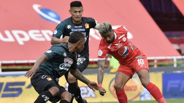 América vence a Pereira con protagonismo del VAR
