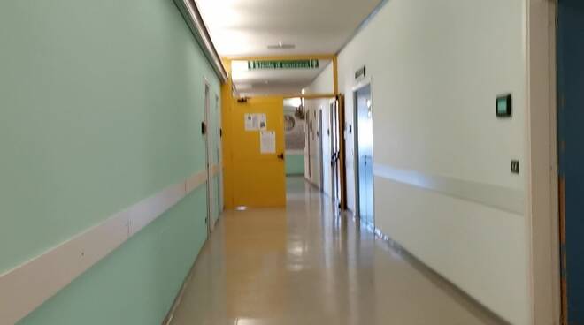 Aún así, los quirófanos e instalaciones, “no nos traen pacientes serios”. El bloqueo en medicina: 7 positivos han sido trasladados a la sala de Covid