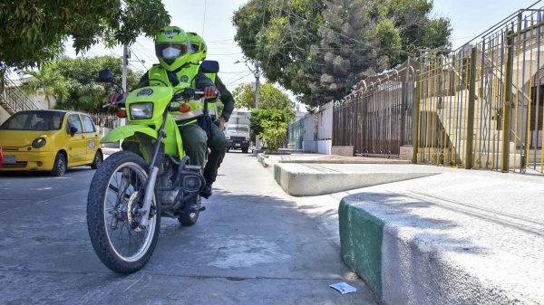 Vecinos que no bajan la frente ante el crimen