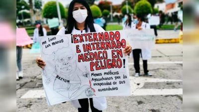 [Video] Estudiantes de Medicina Humana realizan plantón