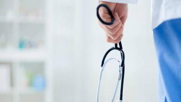 «Desde que os dejan ejercer la medicina a las mujeres esto parece una peluquería»
