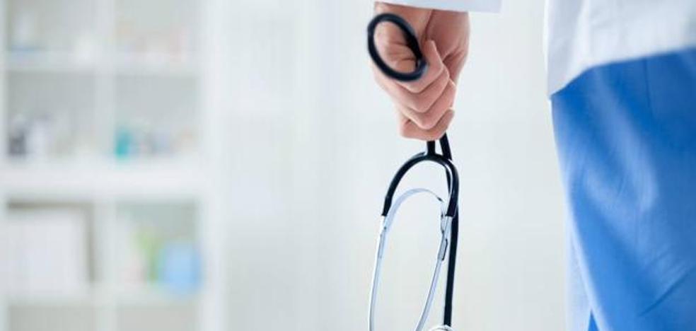 «Desde que os dejan ejercer la medicina a las mujeres esto parece una peluquería»