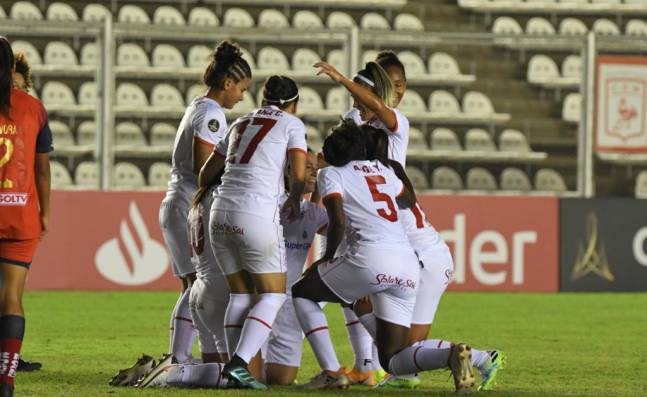¡A cuartos! Con una Cata Usme de récord, América goleó a El Nacional en Copa Libertadores