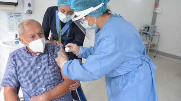 EPS en Manizales inician vacunación de mayores de 80 años que no pertenecen a centros de bienestar