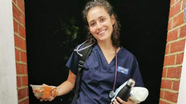 Krista, una joven canadiense que lucha contra un cáncer terminal para convertirse en doctora