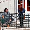 Quién es el hombre que acompañaba a Cristina Kirchner en su salidas al balcón