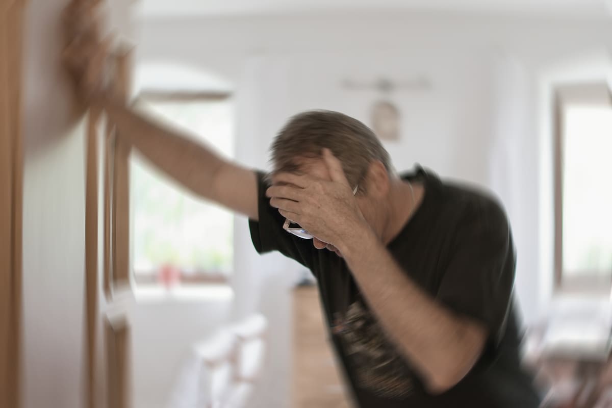 Estos son los síntomas que el cuerpo manifiesta antes de sufrir un derrame cerebral: experto enseña cómo identificarlas