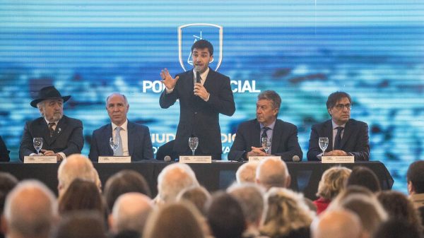 Torres defendió la eliminación de los fueros en Chubut y apuntó contra los jueces que buscan evitar la consulta popular