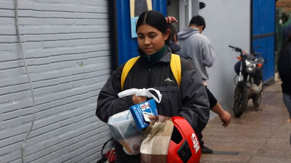 Clientelismo explícito: un candidato de Insfrán entregó comida a cambio de votos