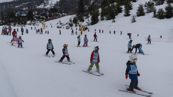 Vacaciones de invierno. Una pista de esquí está lista para abrir mañana sus actividades deportivas