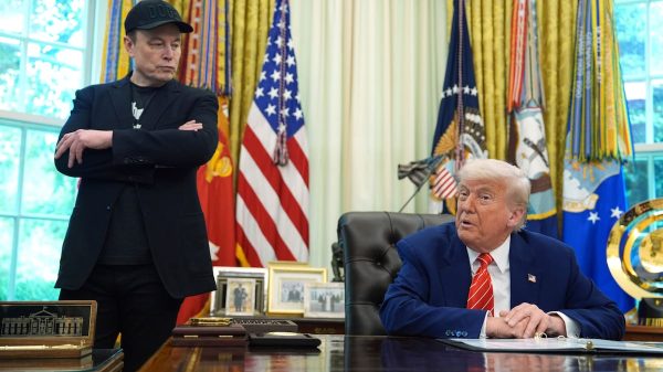 ¿Elon Musk es un “inmigrante legal”? La fuerte advertencia de Donald Trump al dueño de Tesla