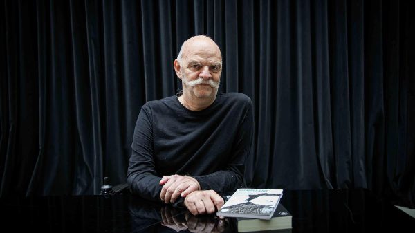 Martín Caparrós: “Hay formas de estar en la Argentina que no necesitan de la presencia física”