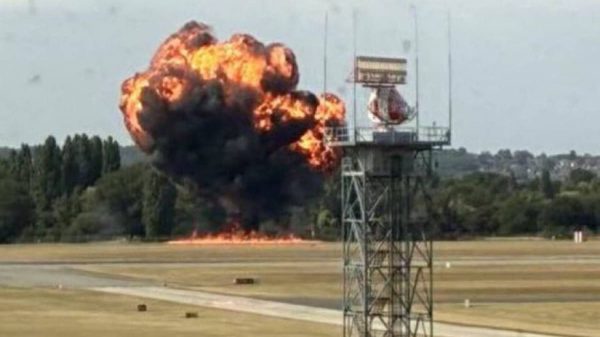 Se estrelló una avioneta en un aeropuerto al este de Londres: “Una gran bola de fuego”