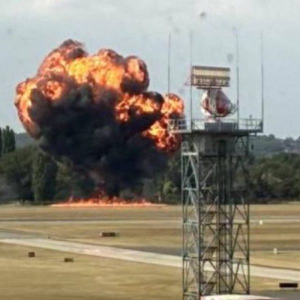 Se estrelló una avioneta en un aeropuerto al este de Londres: “Una gran bola de fuego”