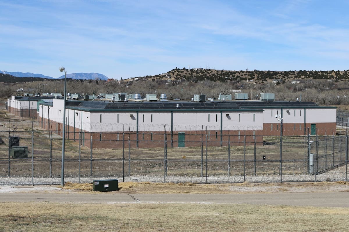 Huerfano Correctional Center: la prisión cerrada hace 15 años que ICE busca reabrir como centro de detención en Colorado