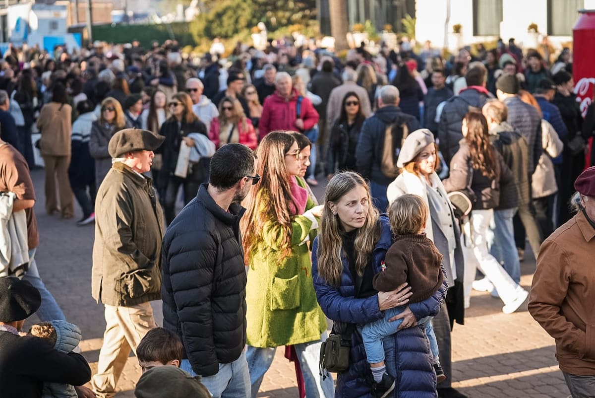 “Los chicos de ciudad pueden tocar el campo”: en pleno inicio de vacaciones, las familias invadieron la Exposición Rural