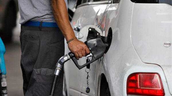 YPF sube los precios de los combustibles un 2,5% desde esta medianoche